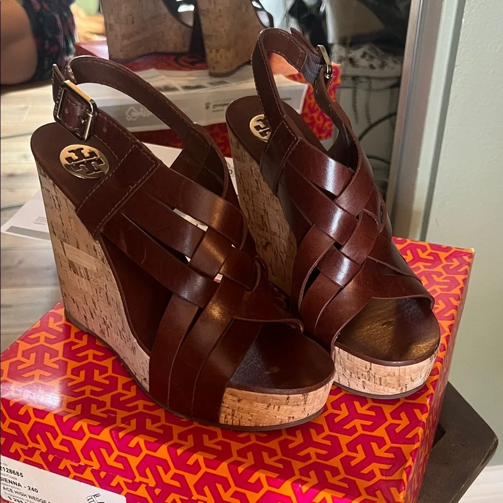 🛑 1 hour sale. Tory Burch, size 8, Sienna Chocolate Brown Cork Wedges, EUC - Picture 6 of 14